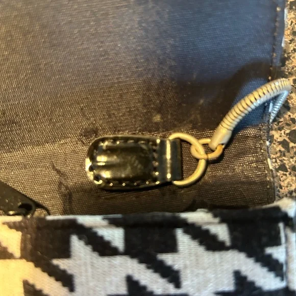 Gingham purse with silver chain 11x5 black and white - Picture 4 of 4